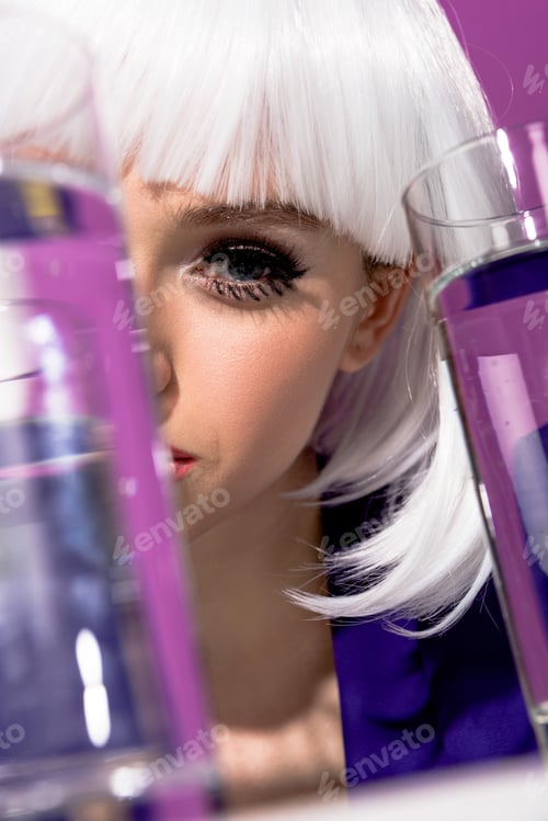 Preview: Girl in white wig with glasses of water on purple background