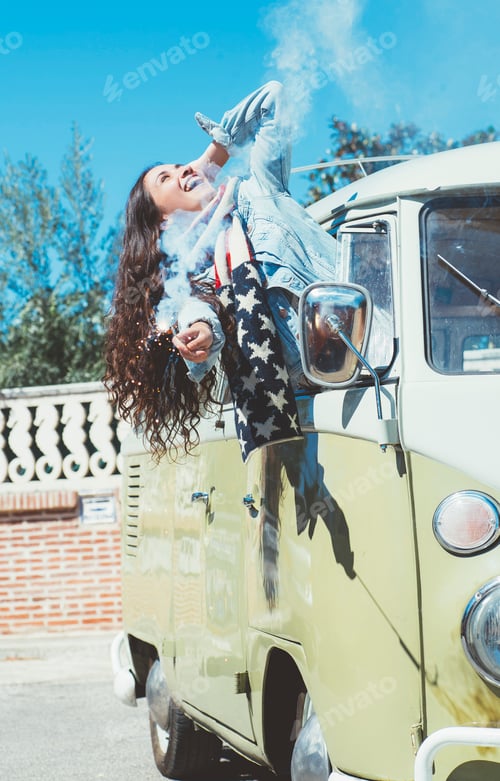 Preview: Brunette woman with bengal and American scarf in the old van