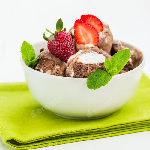 Preview: Vanilla and Chocolate Ice Cream Scoops in Bowl
