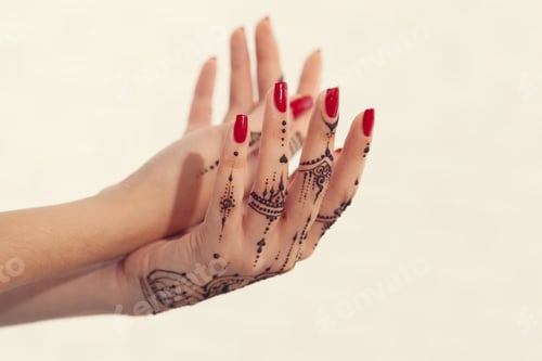 Preview: Red manicured hands with Mehndi