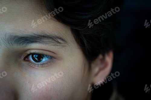 Vista previa: Close up of a teenage boy eye