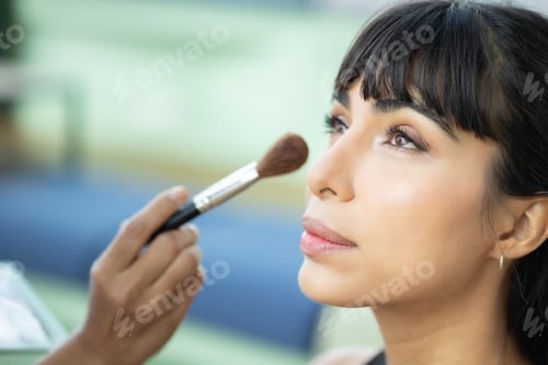 Preview: WOMAN MAKE UP