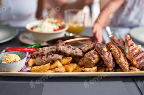 Preview: Minced meat dish with vegetables on the table