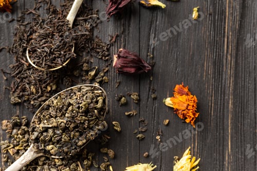 Preview: Dry green and black tea, flower tea on a dark background top view close-up.