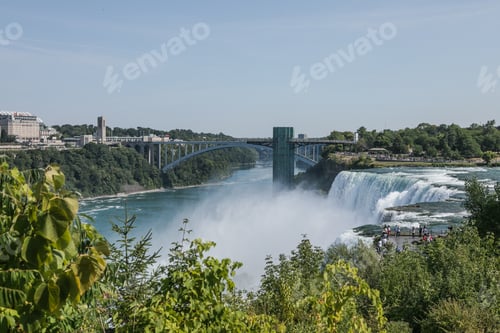 Vorschau: Panorama-Luftaufnahme der Niagarafälle, American Falls bei Sonnenuntergang in den Niagarafällen, Ontario, Kanada