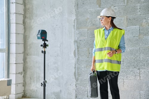 Preview: Portrait of female industrial worker builder engineer supervisor at construction