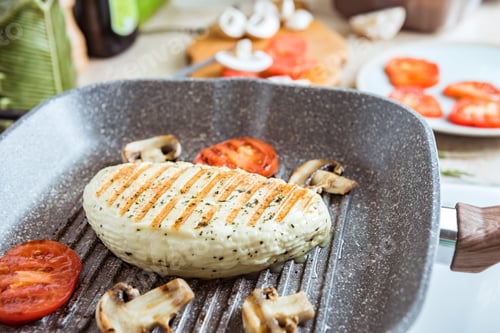 Preview: Cyprus fried halloumi cheese with red tomatoes and champignons. Balanced foo. Cooking on grill pan