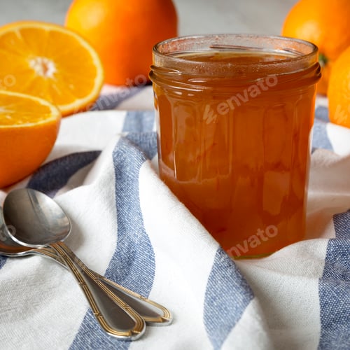 Preview: Homemade orange jam in glass jar, side view. Closeup.