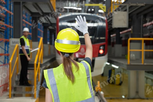 Preview: Posture giving the electric train signal to the train conductor in the maintenance plant.