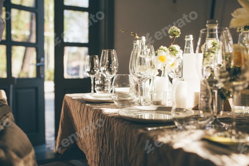 Preview: Restaurant entrance with opened door