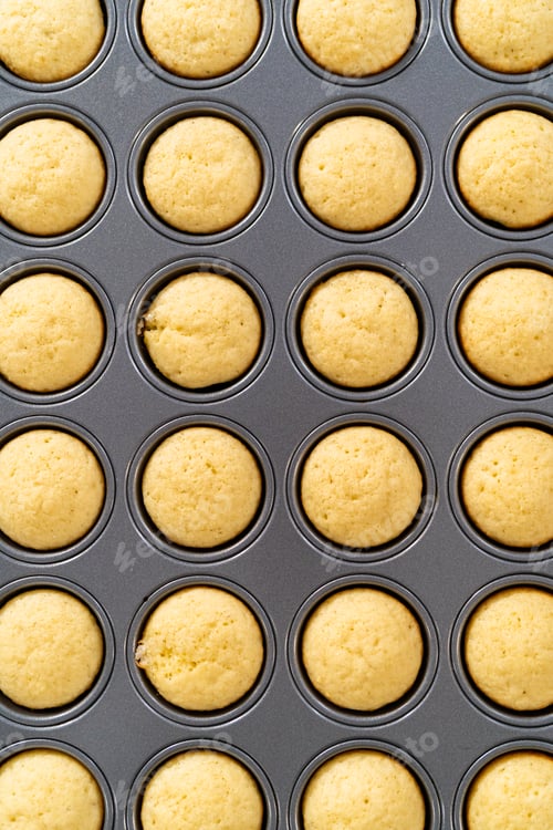 Preview: Mini Vanilla Cupcakes with Pink Buttercream Frosting