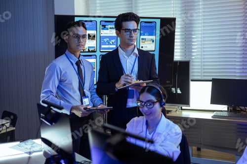 Vista previa: Professional diverse business team and IT specialists working in a high-tech control room