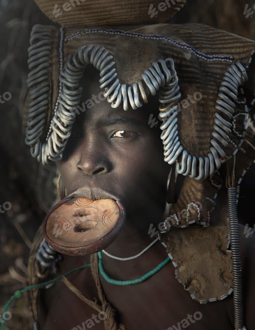 Preview: Woman of the Mursi Tribe with disc in her lower lip, Omo Valley, Ethiopia