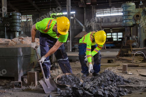 Preview: Laborers in a steel mill Melting in the furnace to shape the workpiece.