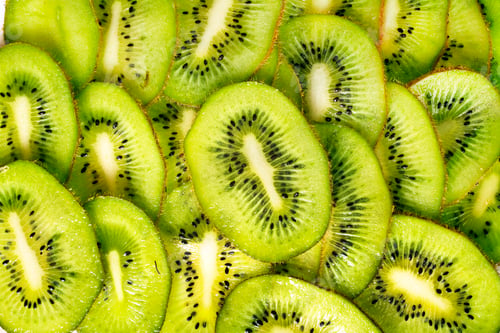 Preview: Kiwi fruit slices. Fresh kiwi total background