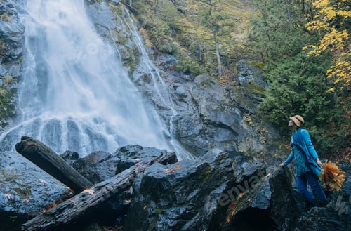 Preview: Woman connecting with nature