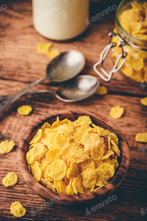 Preview: Corn flakes in a wooden bowl