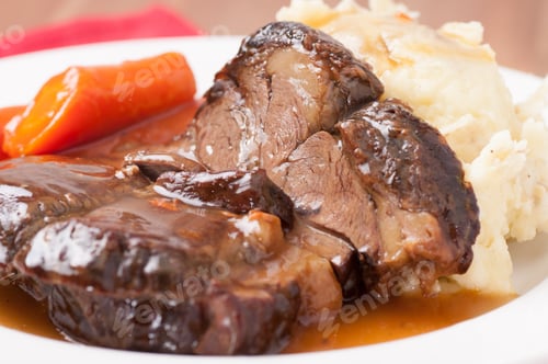 Preview: pot roast with mashed potatoes