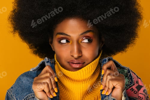 Preview: Beautiful afro woman