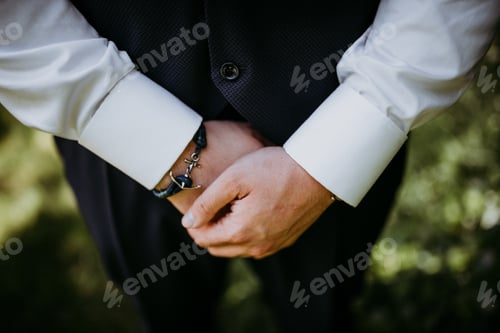 Preview: Mans hands
