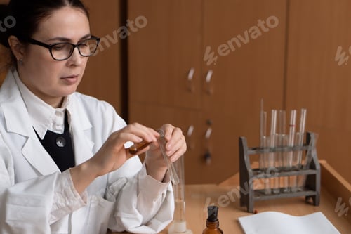 Preview: doctor, chemist or biologist working in laboratory