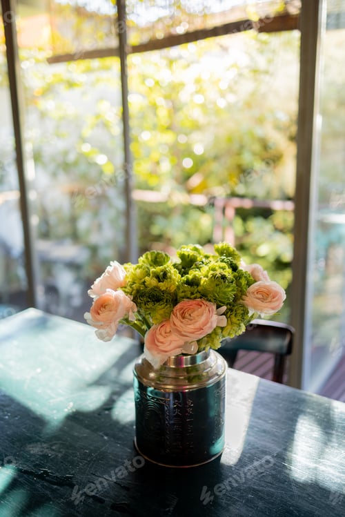 Preview: Elegant Floral Arrangement