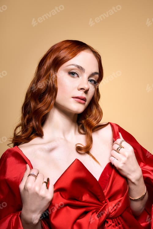 Preview: Young woman with red hair and bow celebrating holiday fashion season