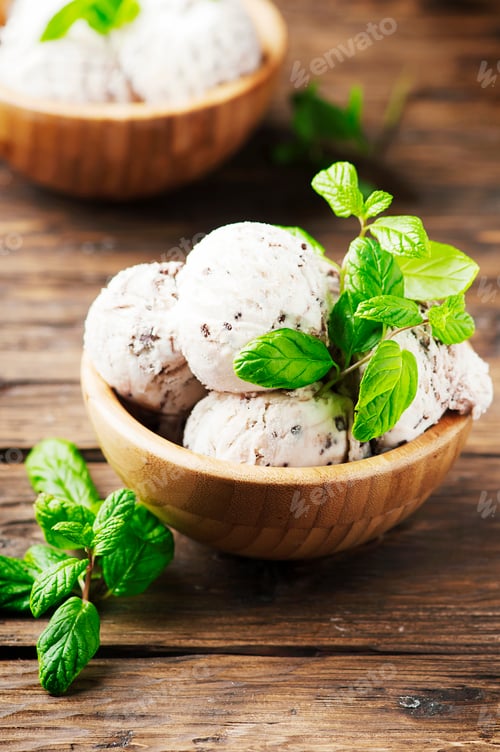 Preview: Sweet ice cream with mint and chocolate
