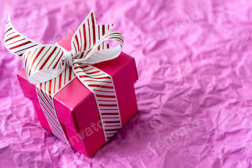 Preview: Pink present box on crumpled paper pink background