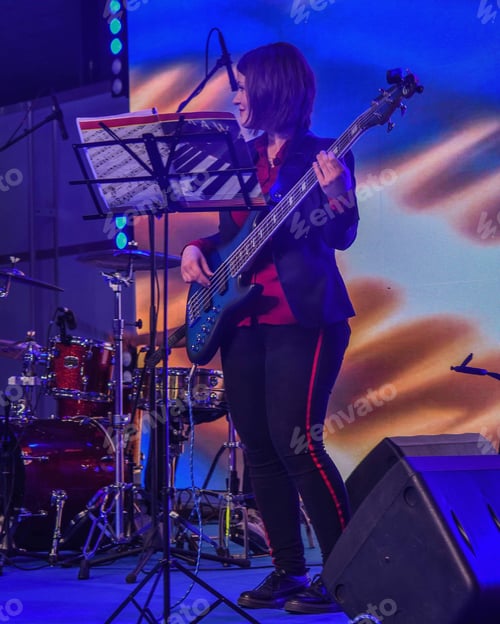 Preview: Playing bass guitar in stage