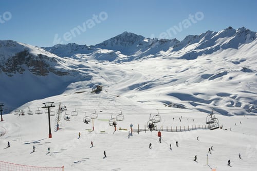 Preview: Skiers at Val d'Isere resort, France