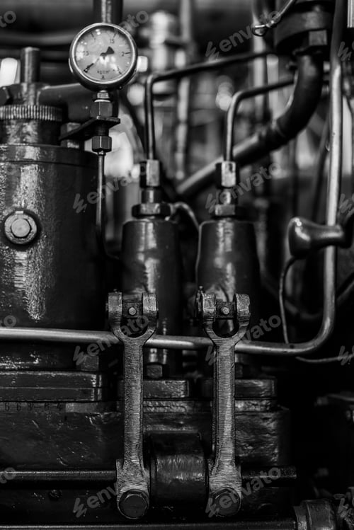 Preview: the pressure meter is on the black top of the engine
