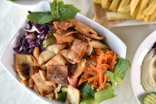 Preview: Bowl of colorful salad with fried pita bread