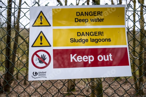 Preview: Sign warning against entry due to deep water