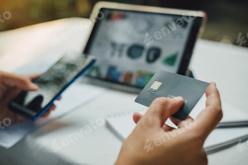 Preview: Online shopping with credit card