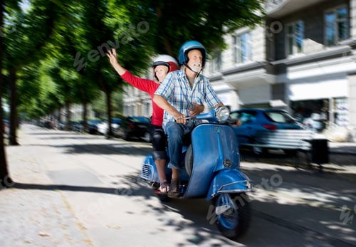 Preview: Couple on scooter