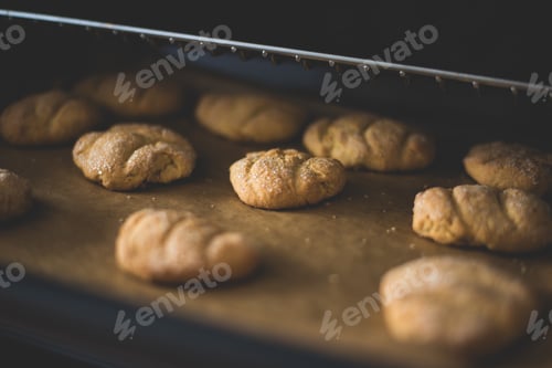 Preview: Closeup shot of freshly baked cookies with sugar on top in an oven