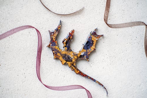 Preview: Epoxy Resin Dragon Amidst Artistic Ribbons