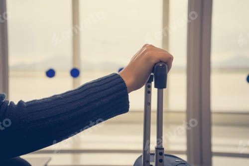 Preview: Girl holding suitcase in the airport