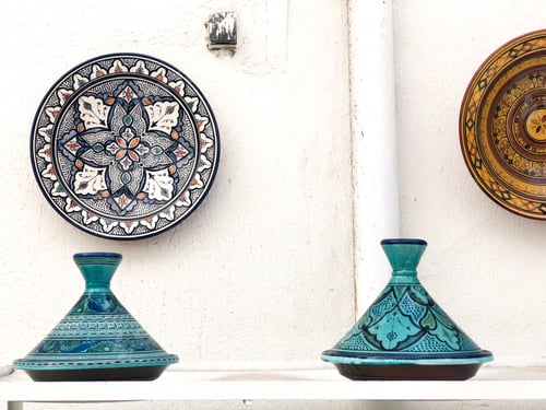 Preview: Moroccan pottery in Medina of Essaouira.Colorful tagine plates