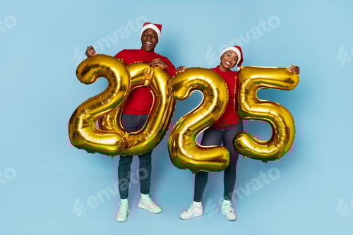 Visualização: Celebração de Ano Novo com amigos e balões de 2025 em um fundo azul