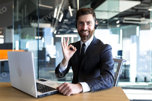 Preview: Happy and successful call center employee