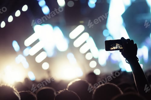 Preview: Picture of dancing crowd at music festival