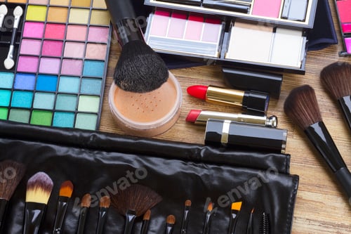 Preview: frame of make up