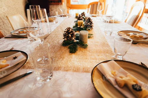 Preview: Festively decorated christmas table with angel cookies for each guest
