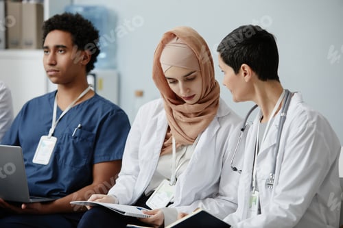 Preview: People in audience at medical seminar