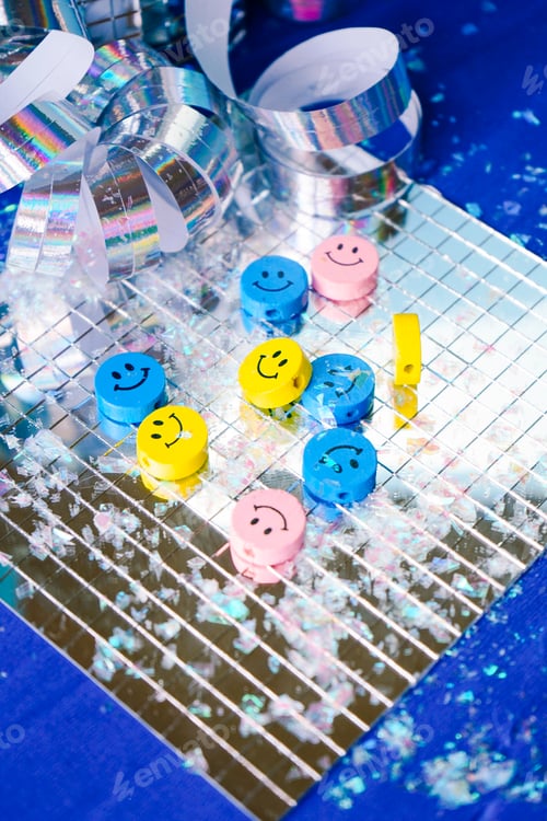 Preview: Conceptual image about happiness in a friends party
