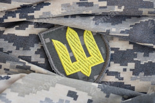 Preview: Symbol of Ukrainian army on the camouflage uniform of a Ukrainian soldier