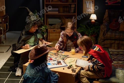 Preview: Kids bending over table with board game