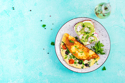Preview: Omelette with tomatoes, black olives and sandwich with avocado